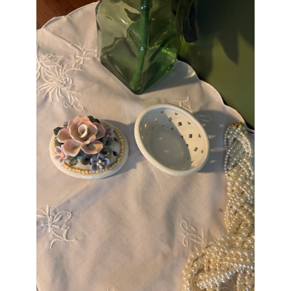 Vintage Capodimonte Style Porcelain Rose Trinket Dish, Reticulated - Picture 5 of 7